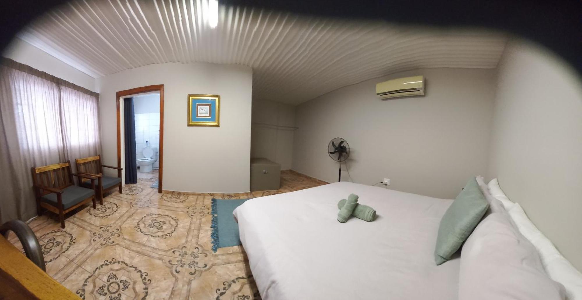 Urban Farm Haus Guesthouse Rundu Habitación foto